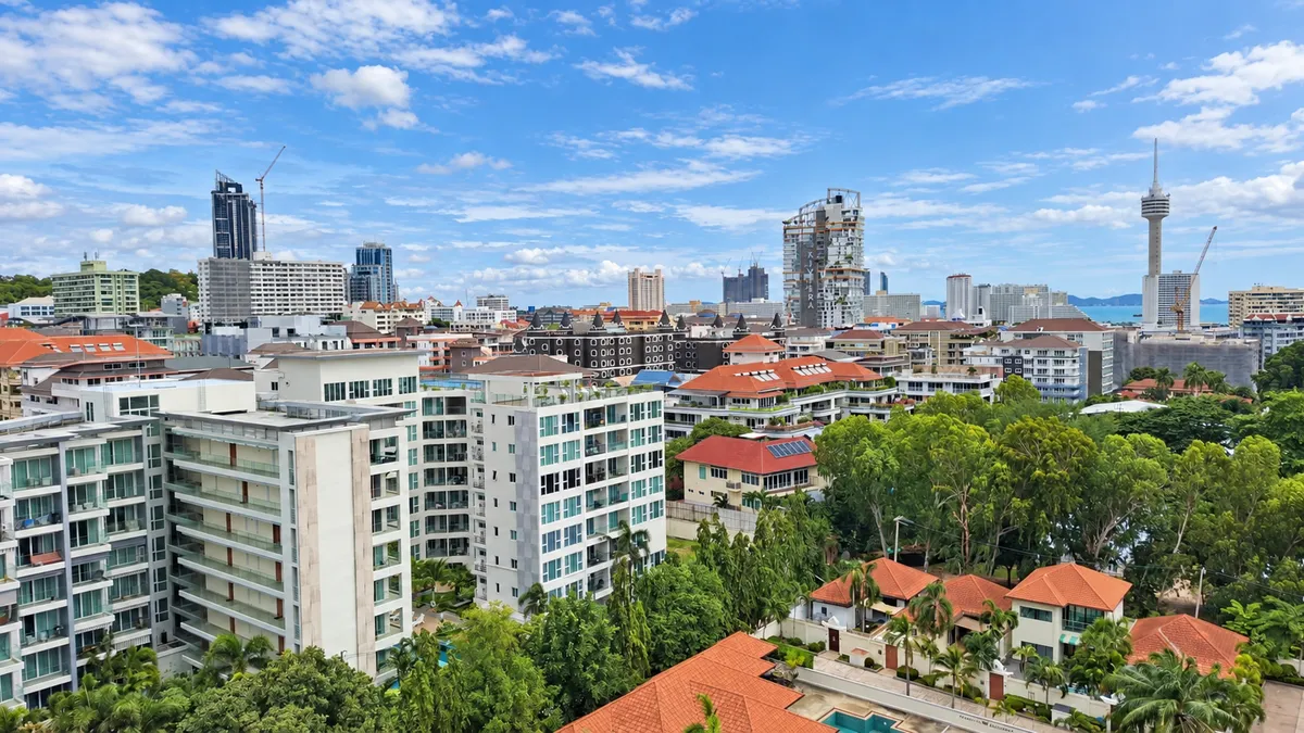 Renovated 1-Bedroom Condo for Rent at The Peak Towers, Pratumnak photo 18