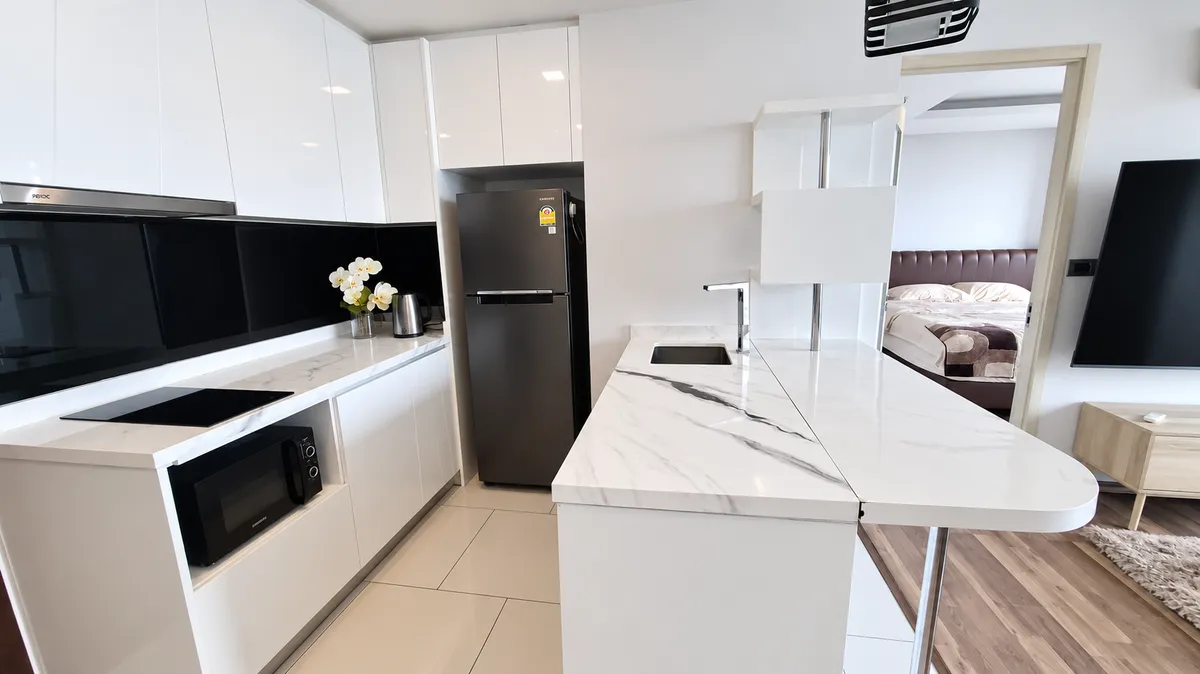 Renovated 1-Bedroom Condo for Rent at The Peak Towers, Pratumnak photo 7