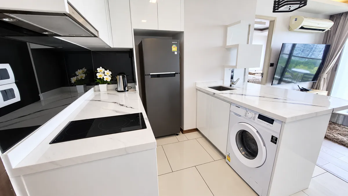 Renovated 1-Bedroom Condo for Rent at The Peak Towers, Pratumnak photo 5