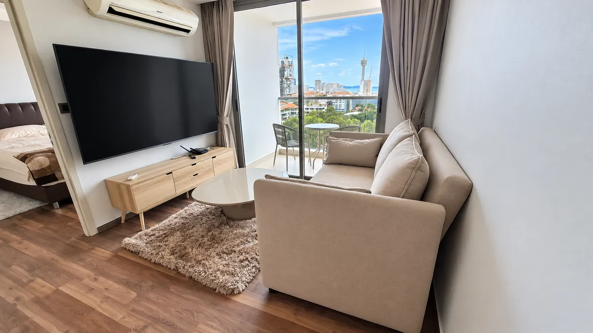 Renovated 1-Bedroom Condo for Rent at The Peak Towers, Pratumnak
