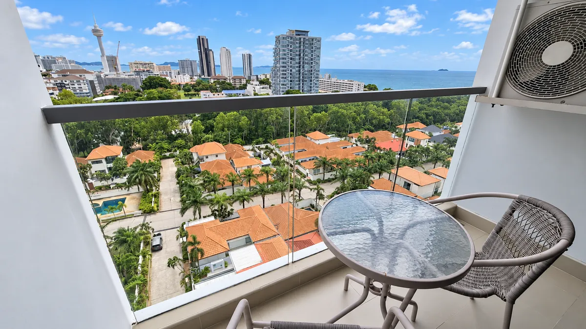 Renovated 1-Bedroom Condo for Rent at The Peak Towers, Pratumnak photo 14