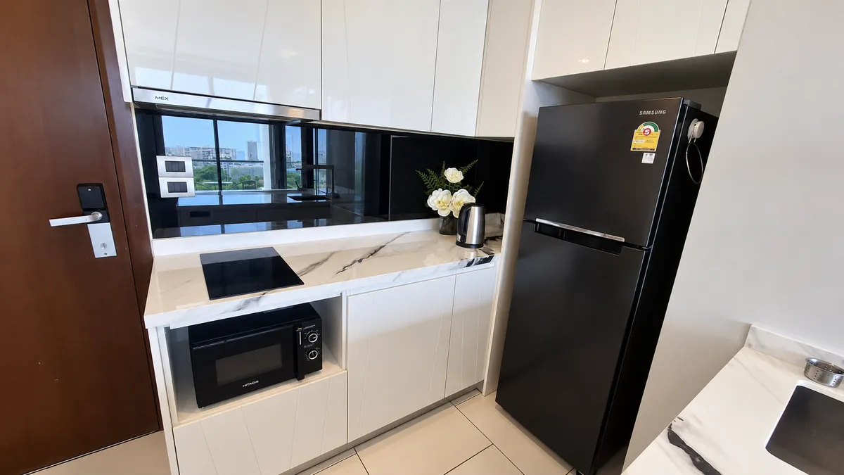 Renovated 1-Bedroom Condo for Rent at The Peak Towers, Pratumnak photo 6