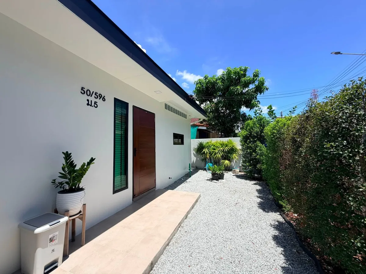 Modern Single Story house 3 bedrooms 2 bathrooms in East Pattaya for RENT