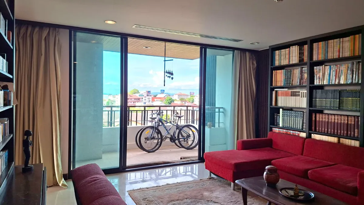 Foreign Name Renovation Opportunity – Spacious 105 sqm 1-Bedroom Two Bathroom Condo photo 11