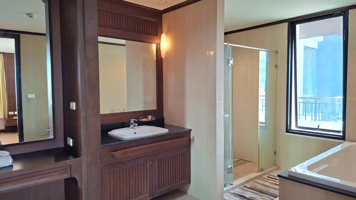 Foreign Name Renovation Opportunity – Spacious 105 sqm 1-Bedroom Two Bathroom Condo photo 20