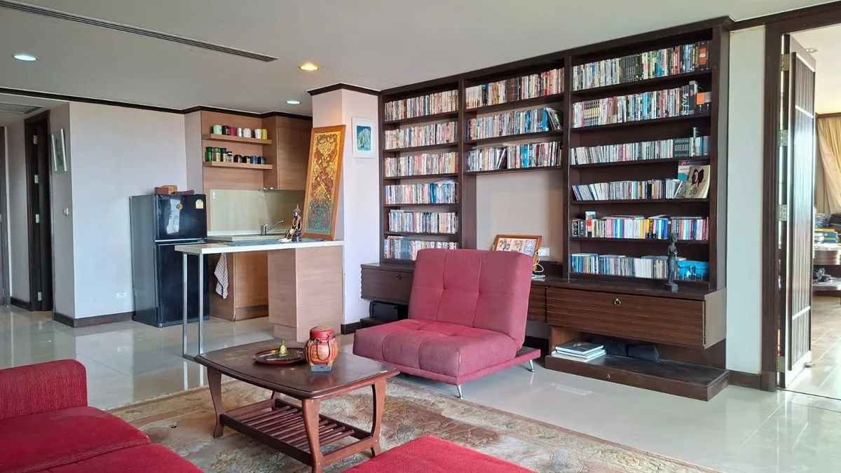 Foreign Name Renovation Opportunity – Spacious 105 sqm 1-Bedroom Two Bathroom Condo photo 4