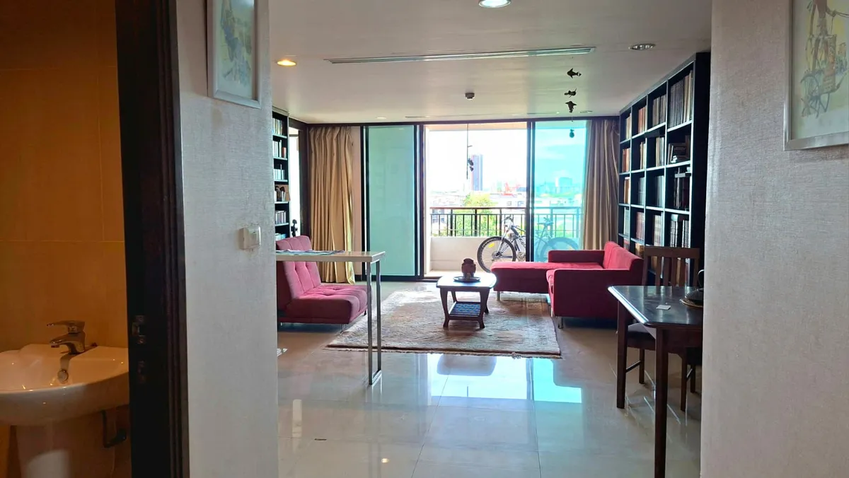 Foreign Name Renovation Opportunity – Spacious 105 sqm 1-Bedroom Two Bathroom Condo photo 13