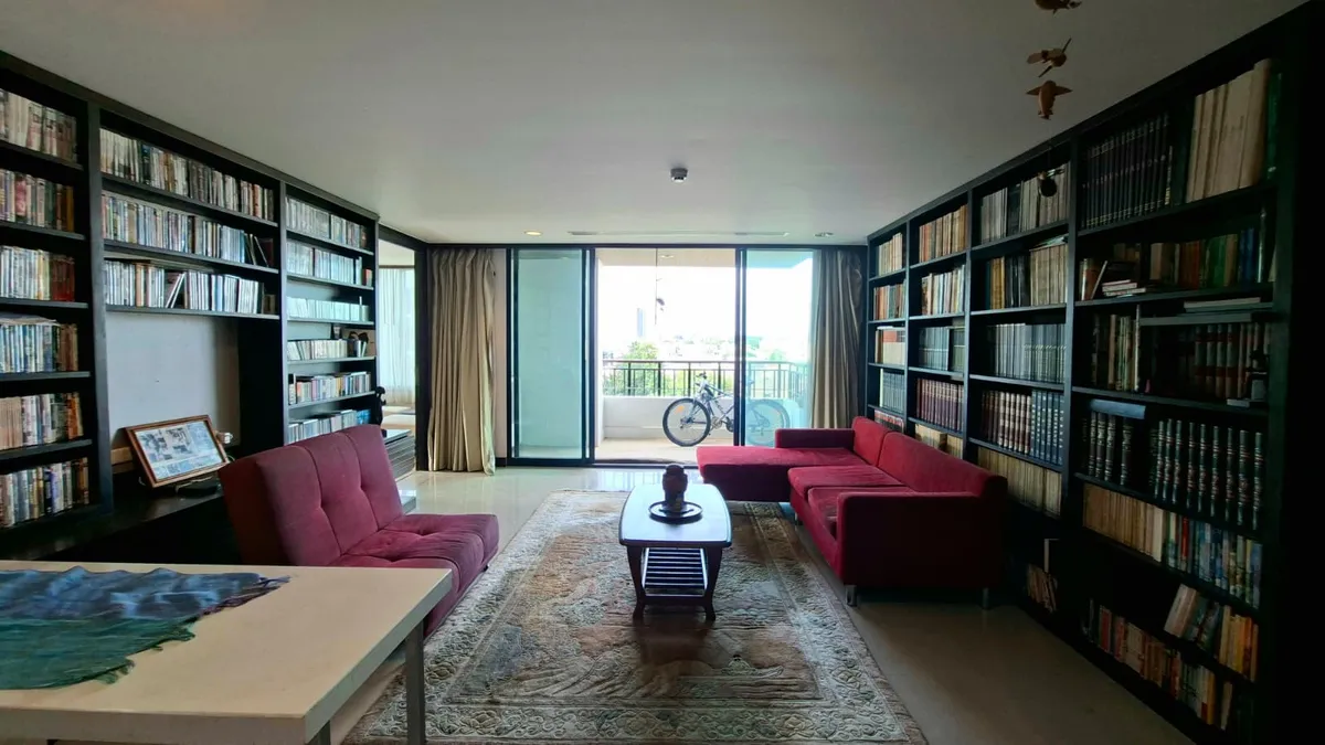 Foreign Name Renovation Opportunity – Spacious 105 sqm 1-Bedroom Two Bathroom Condo photo 6