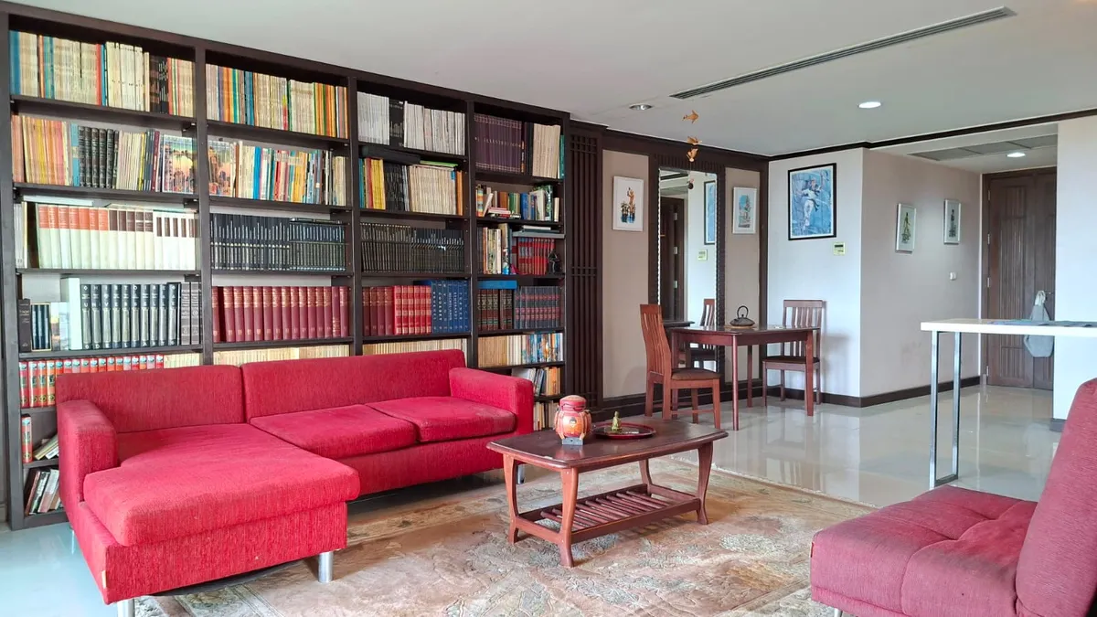 Foreign Name Renovation Opportunity – Spacious 105 sqm 1-Bedroom Two Bathroom Condo photo 5