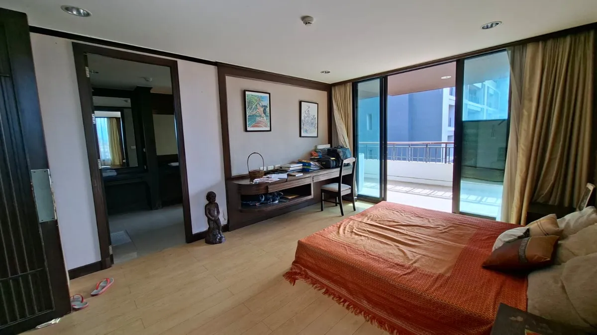 Foreign Name Renovation Opportunity – Spacious 105 sqm 1-Bedroom Two Bathroom Condo photo 16