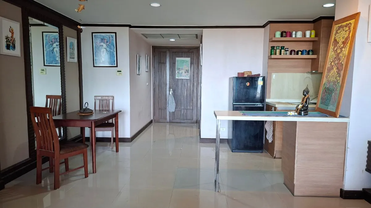 Foreign Name Renovation Opportunity – Spacious 105 sqm 1-Bedroom Two Bathroom Condo photo 12