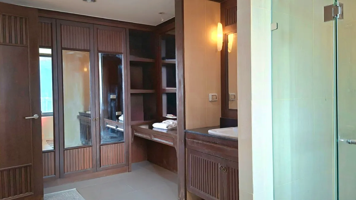 Foreign Name Renovation Opportunity – Spacious 105 sqm 1-Bedroom Two Bathroom Condo photo 18