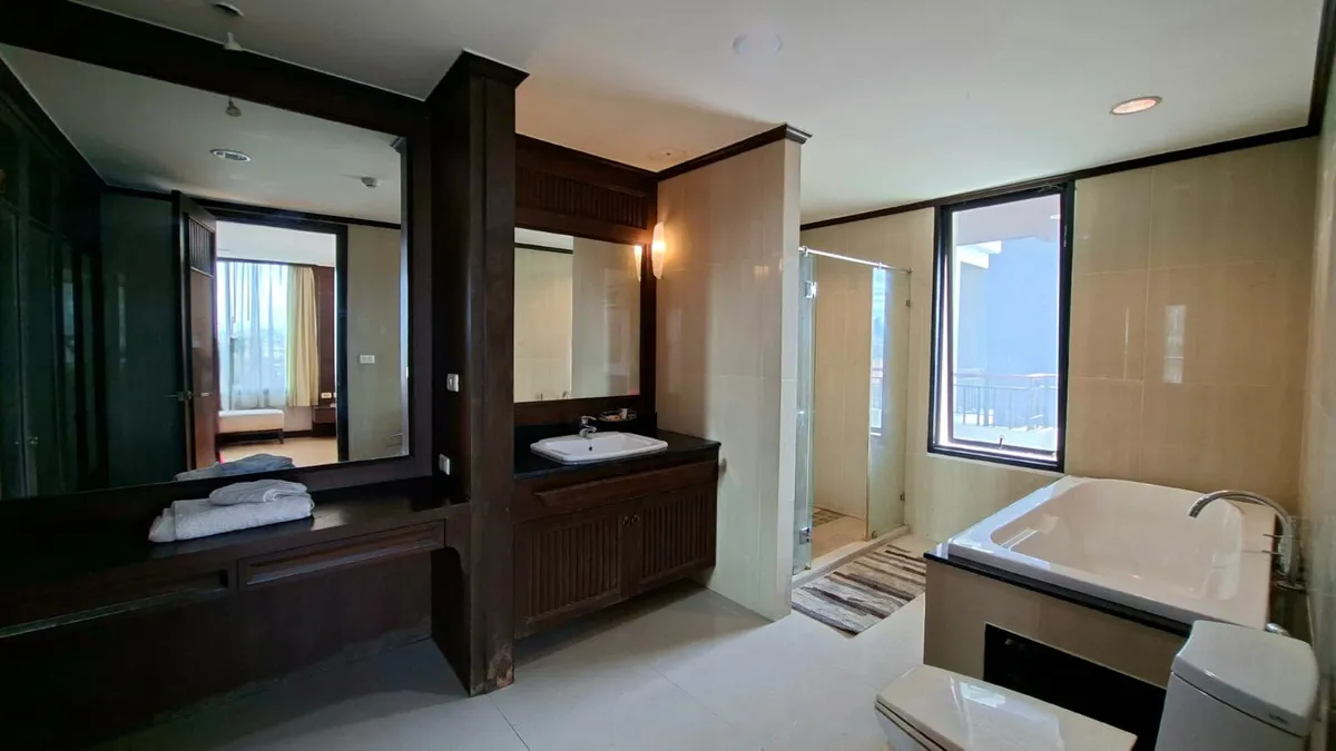 Foreign Name Renovation Opportunity – Spacious 105 sqm 1-Bedroom Two Bathroom Condo photo 21