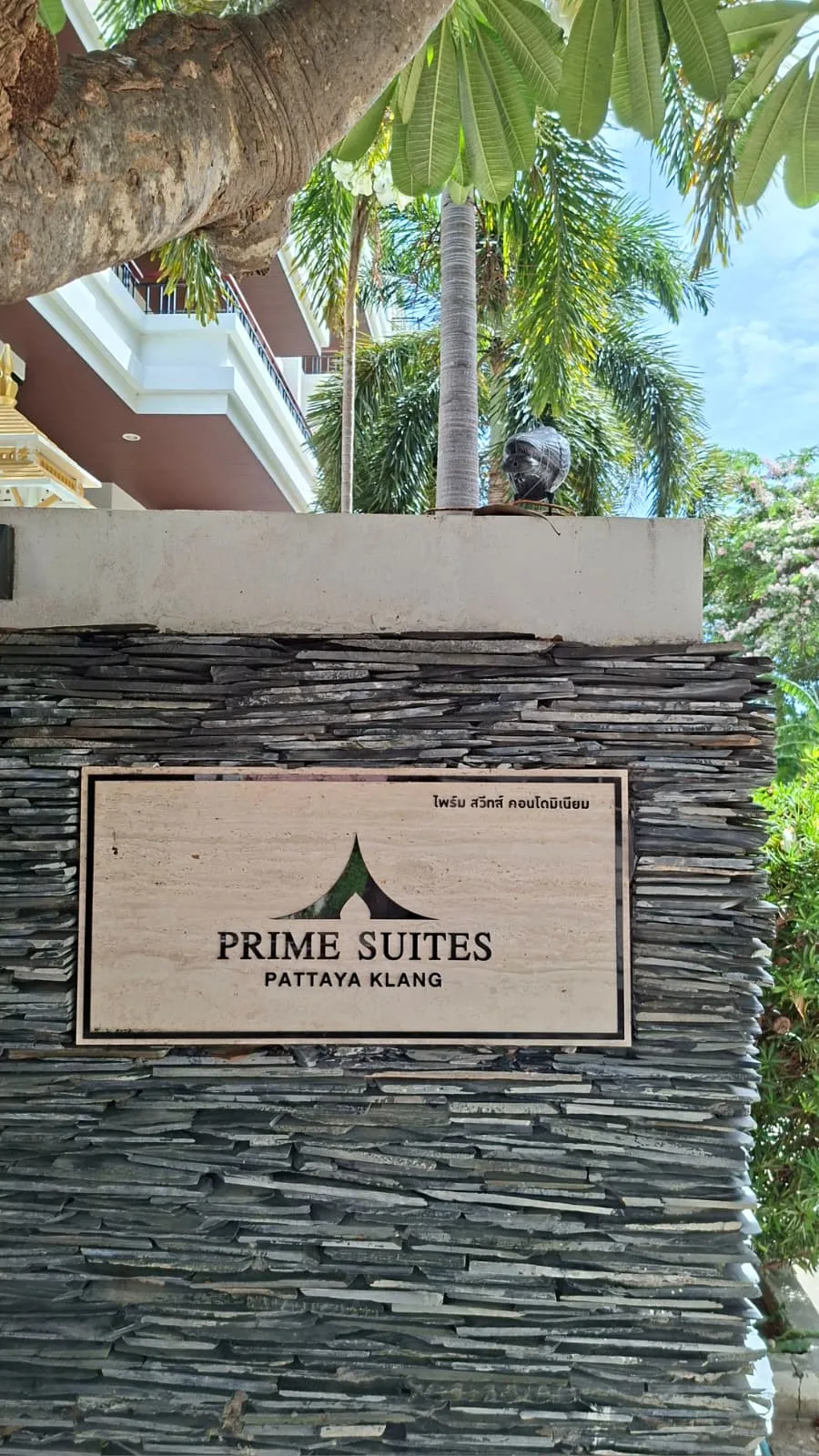 Foreign Name Renovation Opportunity – Spacious 105 sqm 1-Bedroom Two Bathroom Condo photo 9
