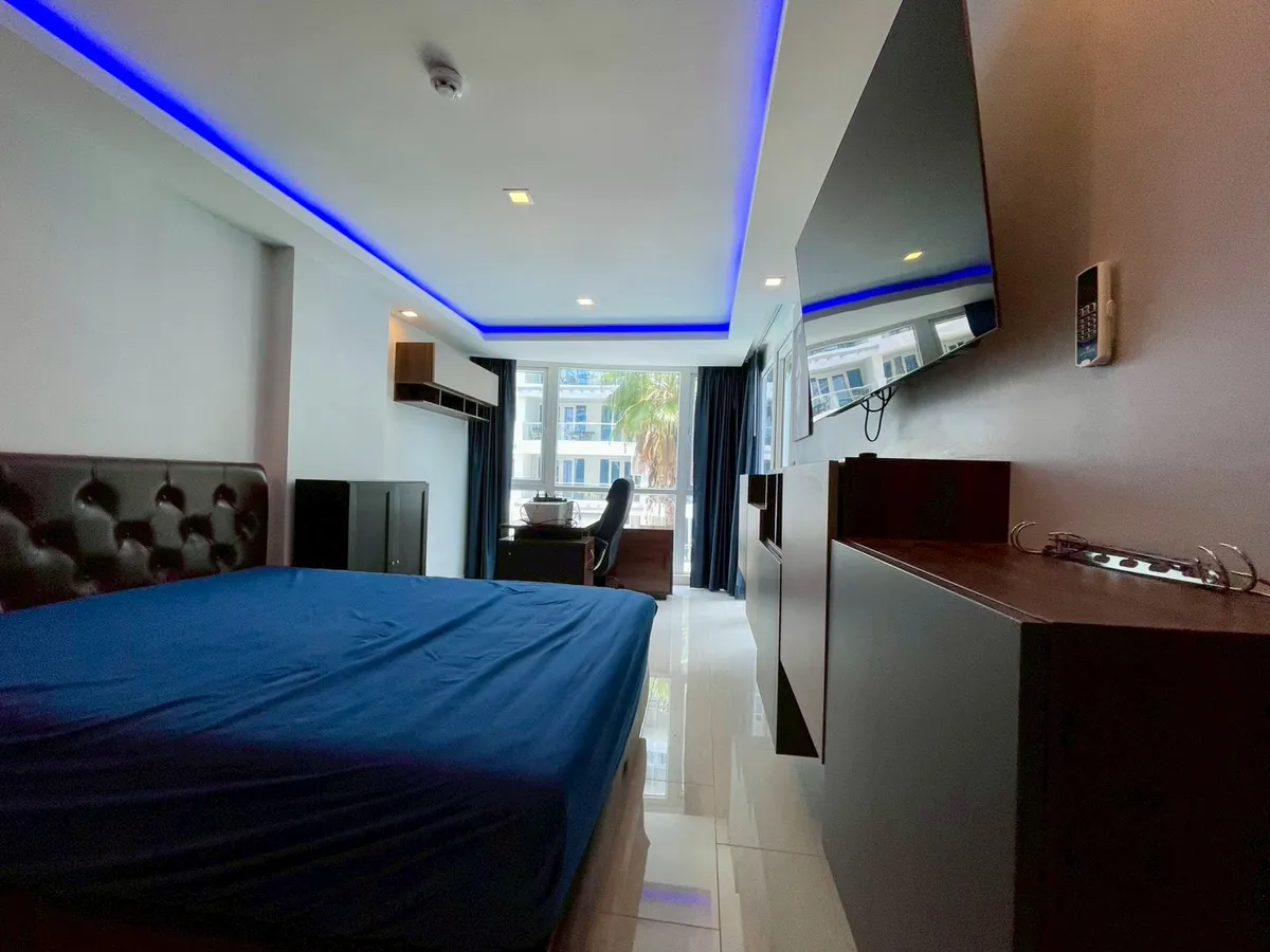 Grand Avenue For Rent photo 12