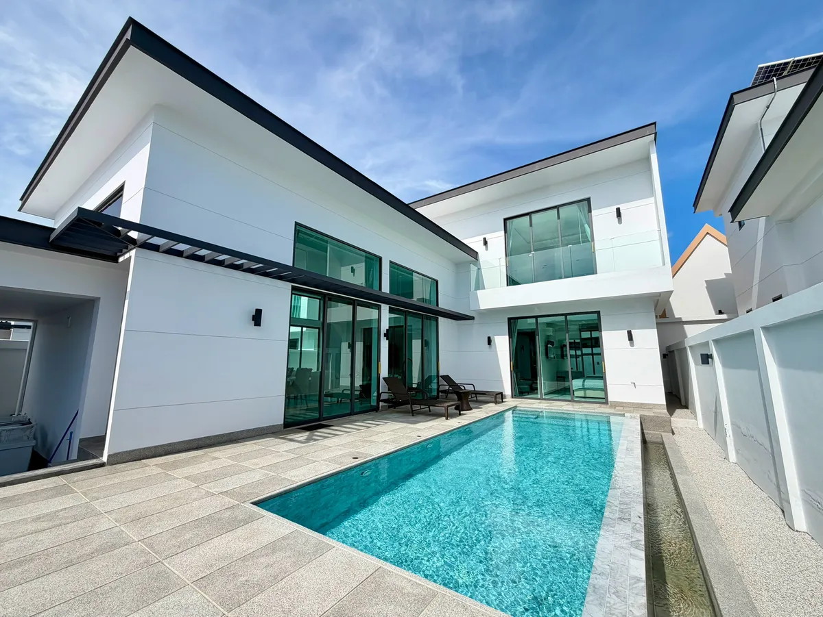 Modern three bed villa by Chaknok Lake