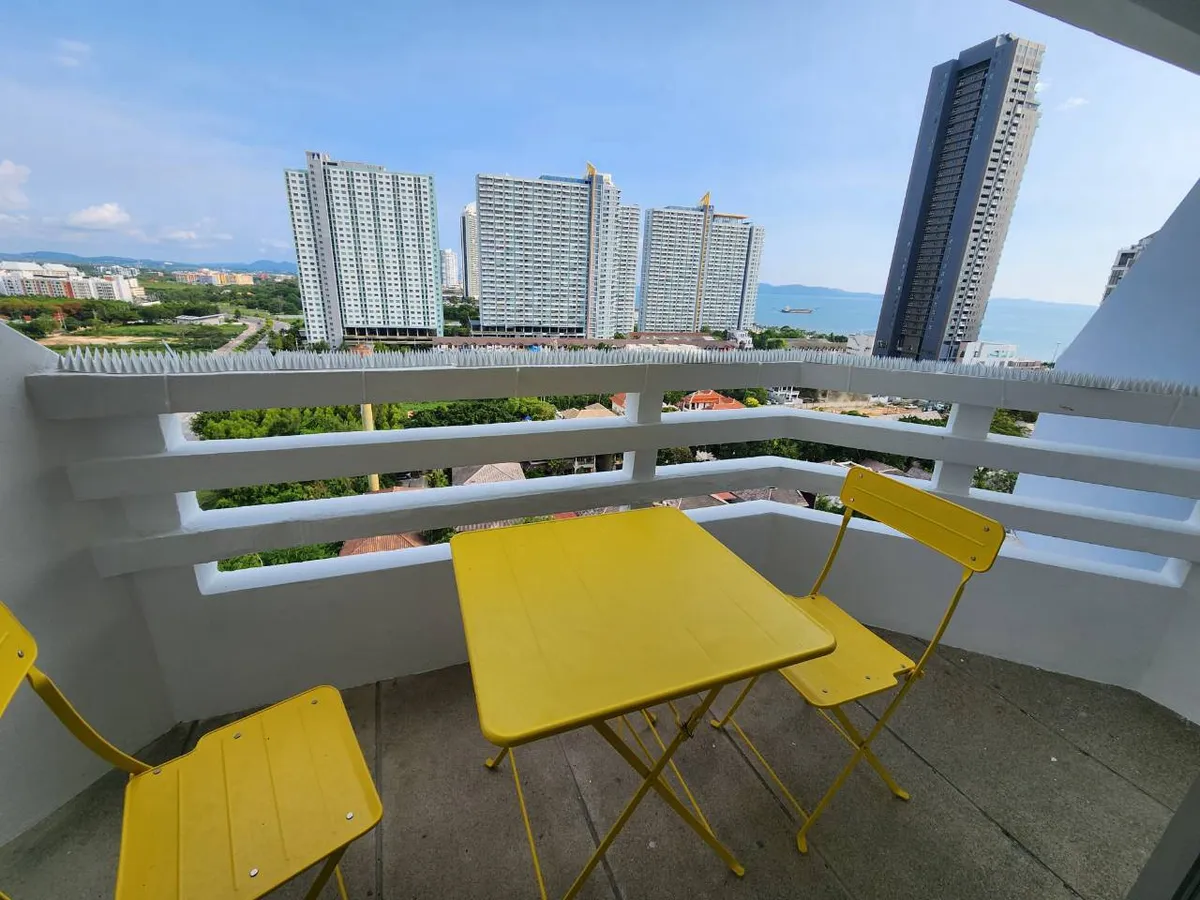 Pattaya condotel chain photo 18
