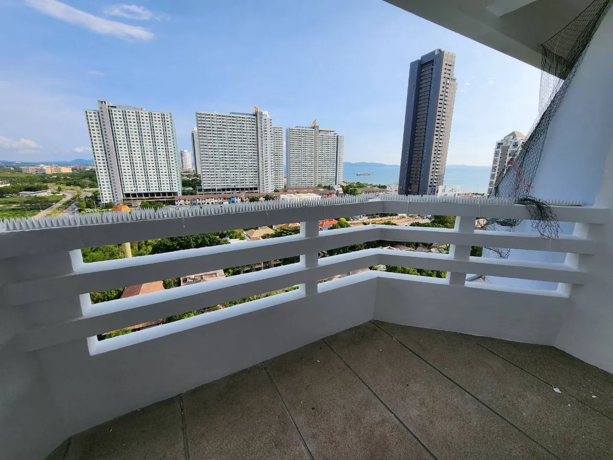 Pattaya condotel chain photo 17