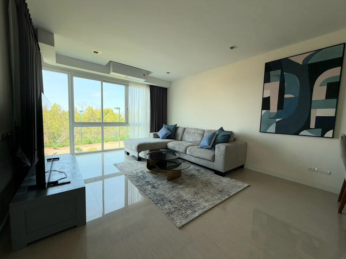 1 spacious condo for sale at The Elegance Pratumnak
