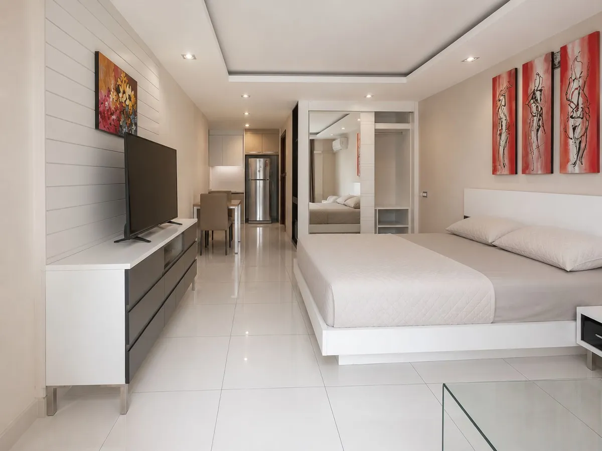 Attractively Priced Studio in Popular Pratumnak Condo photo 3