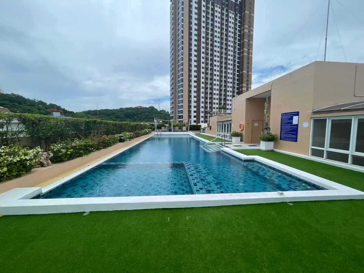 Attractively Priced Studio in Popular Pratumnak Condo photo 11