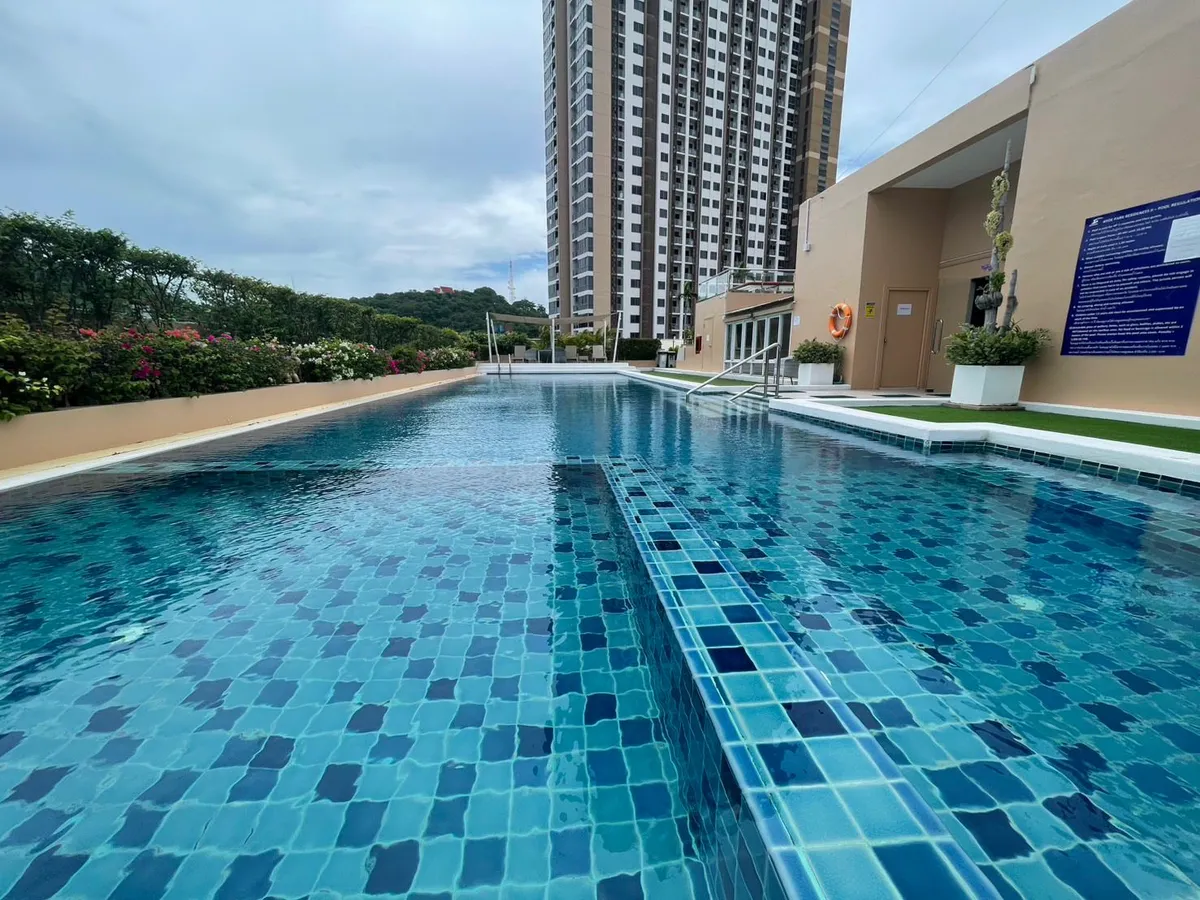 Attractively Priced Studio in Popular Pratumnak Condo photo 10