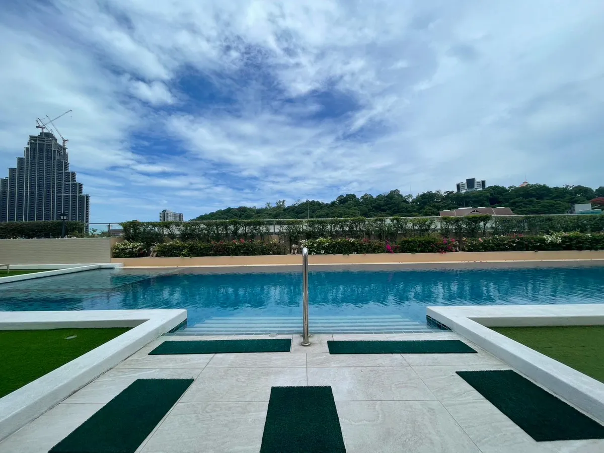 Attractively Priced Studio in Popular Pratumnak Condo photo 9