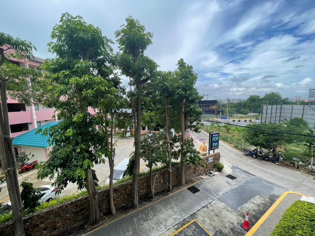 Attractively Priced Studio in Popular Pratumnak Condo photo 8