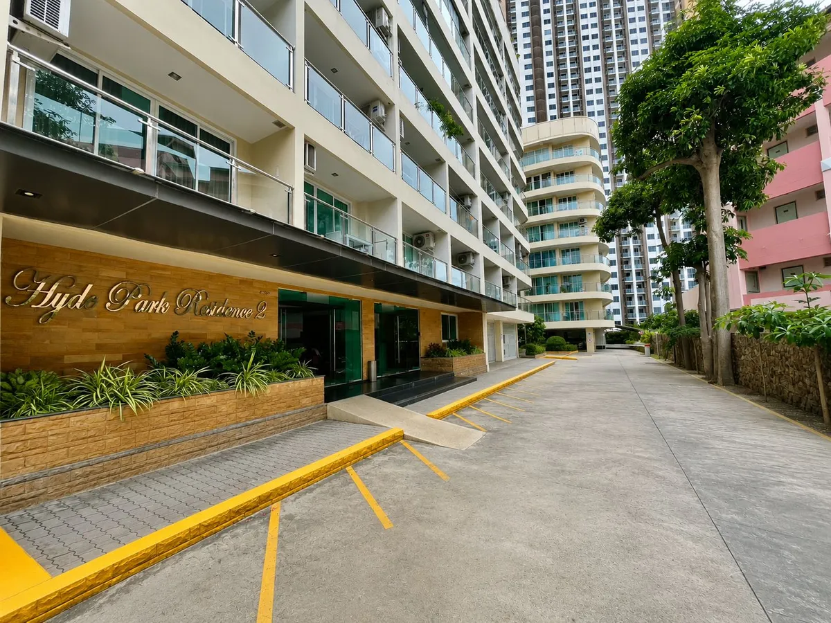 Attractively Priced Studio in Popular Pratumnak Condo photo 12