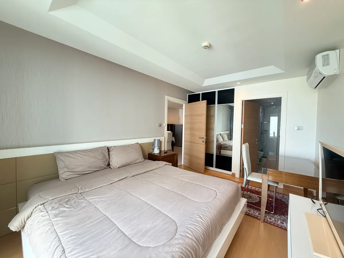 Sunset Boulevard Residence 2 pool view for rent photo 6