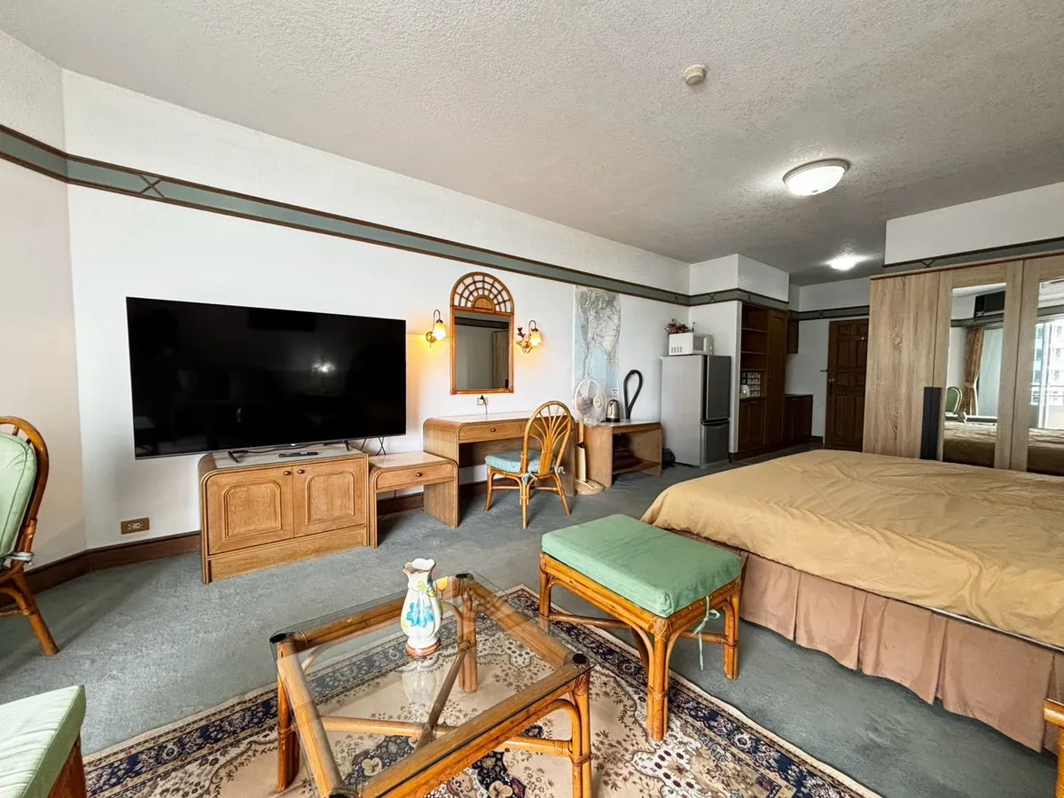 High Floor Sea View Studio on Pattaya Beach Road For Rent photo 6