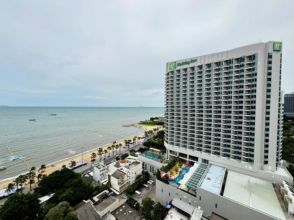High Floor Sea View Studio on Pattaya Beach Road For Rent