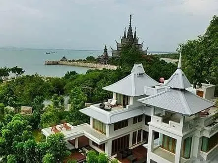 Stunning 5-Bedroom, 7-Bathroom Villa in Wongamart