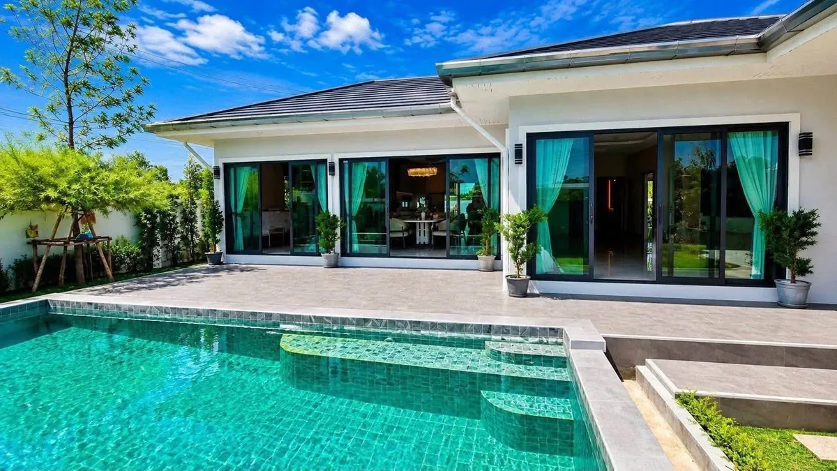 Brand New Pool Villa 3+1 bedrooms 3 bathrooms in Huay Yai for SALE