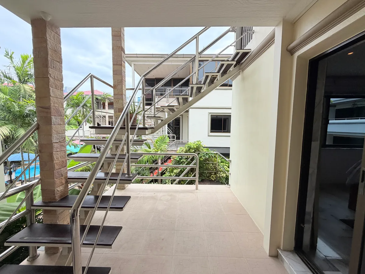 Pet friendly First and Second floor villa for rent ( communal pool) photo 6