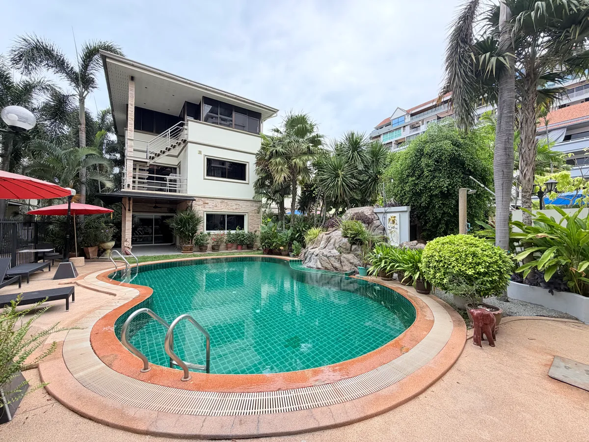 Pet friendly First and Second floor villa for rent ( communal pool) photo 13