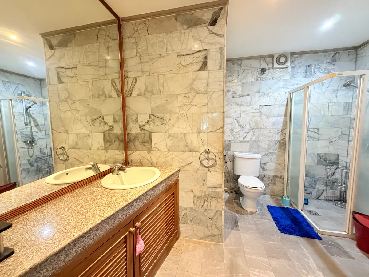 Pet friendly First and Second floor villa for rent ( communal pool) photo 4