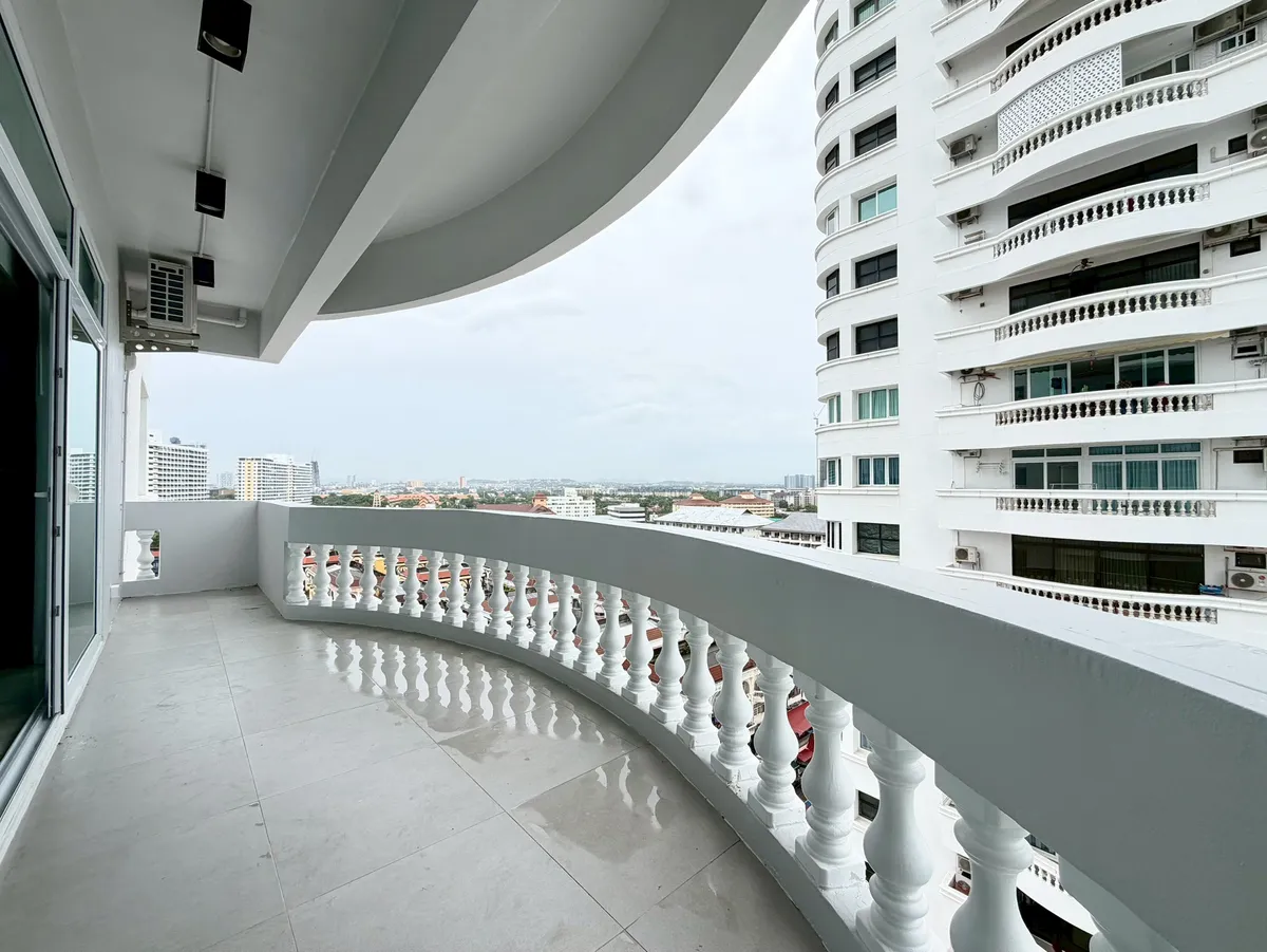 Jomtien Complex photo 3