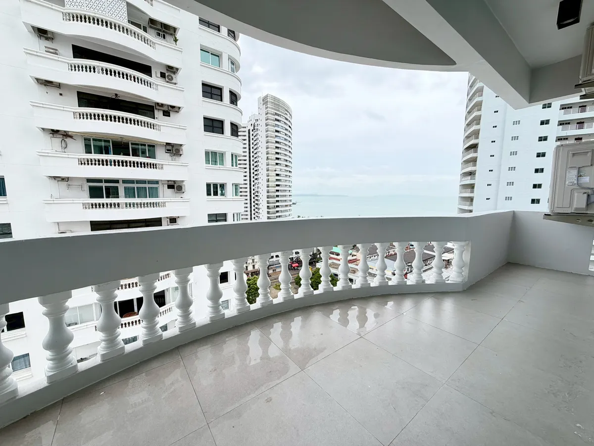 Jomtien Complex photo 5