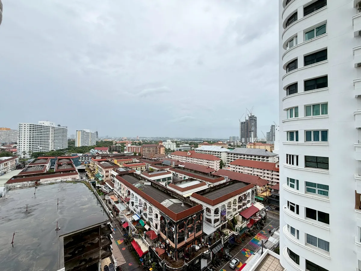 Jomtien Complex photo 2