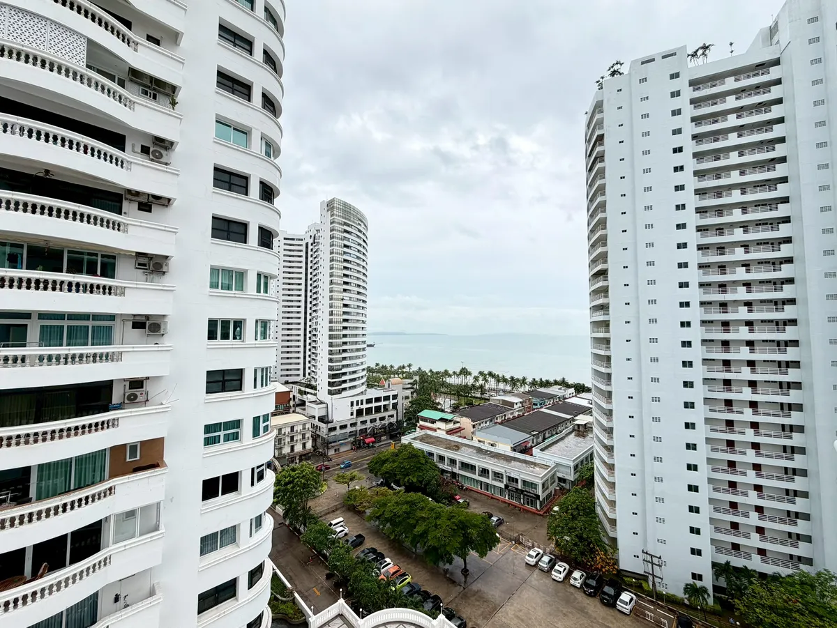 Jomtien Complex photo 4