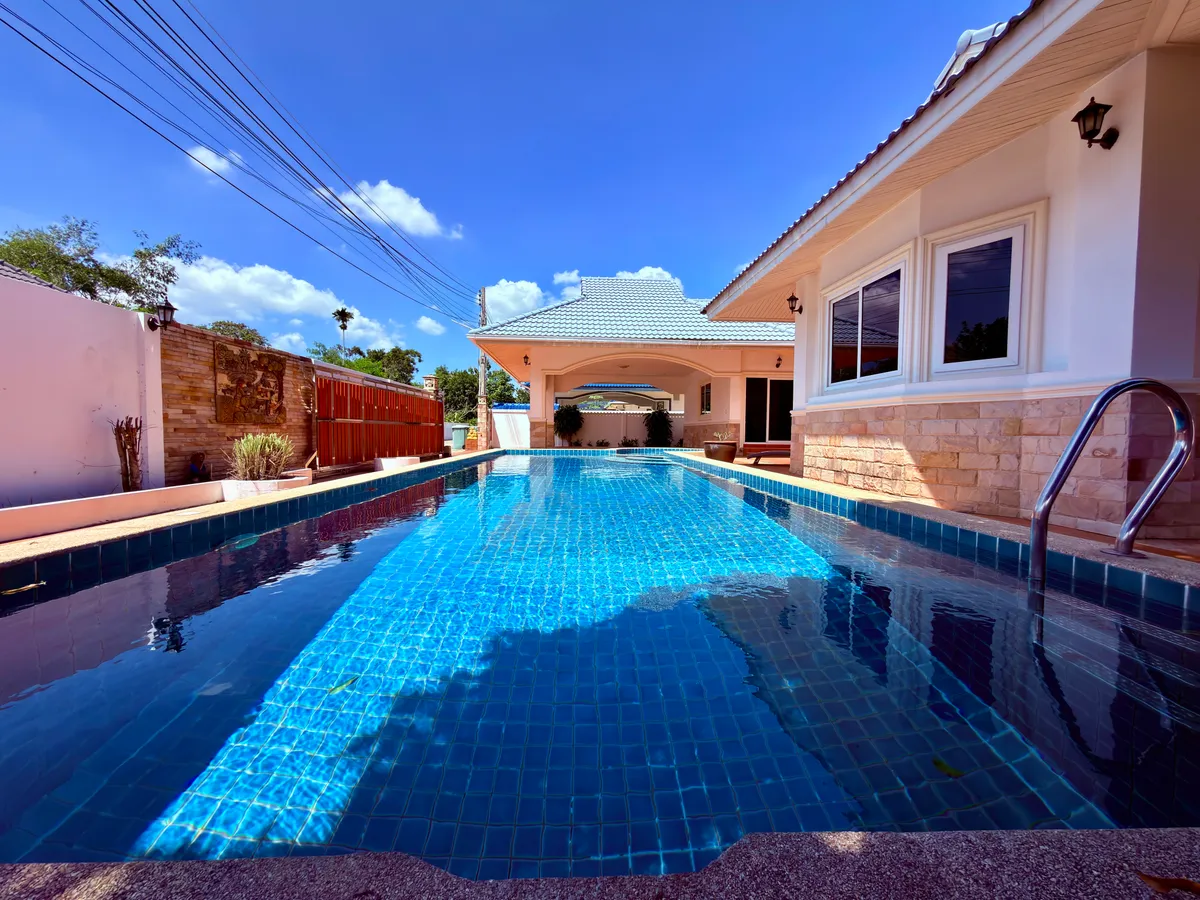 5 Bed 4 Bath House with Private Pool For Rent in Soi Siam Country Club