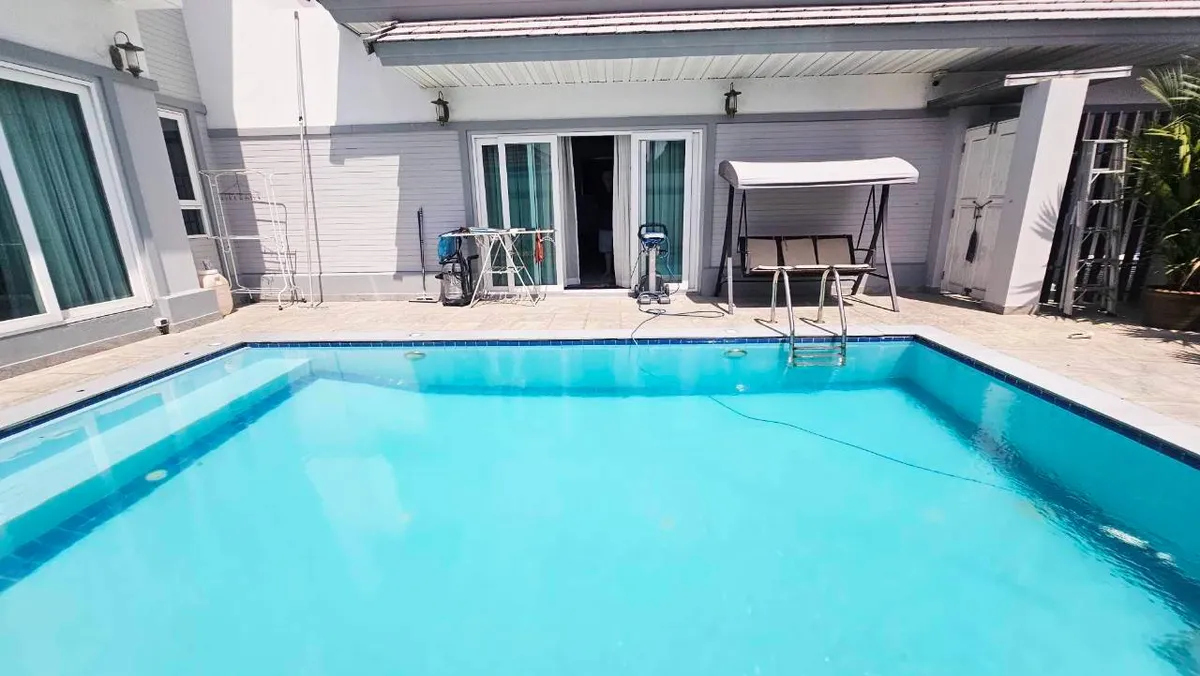 3 Bedroom 4 Bedroom house with private pool