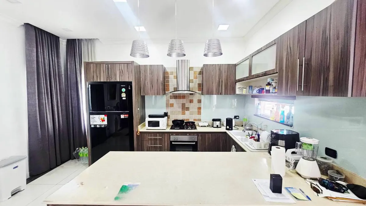 3 Bedroom 4 Bedroom house with private pool photo 11