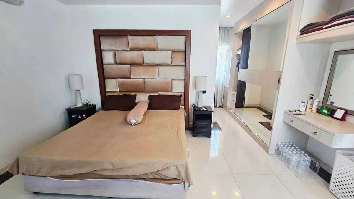3 Bedroom 4 Bedroom house with private pool photo 15