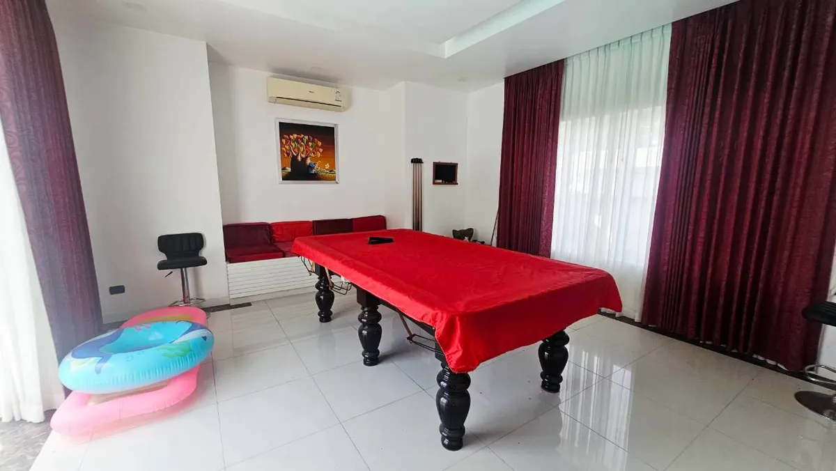 3 Bedroom 4 Bedroom house with private pool photo 19