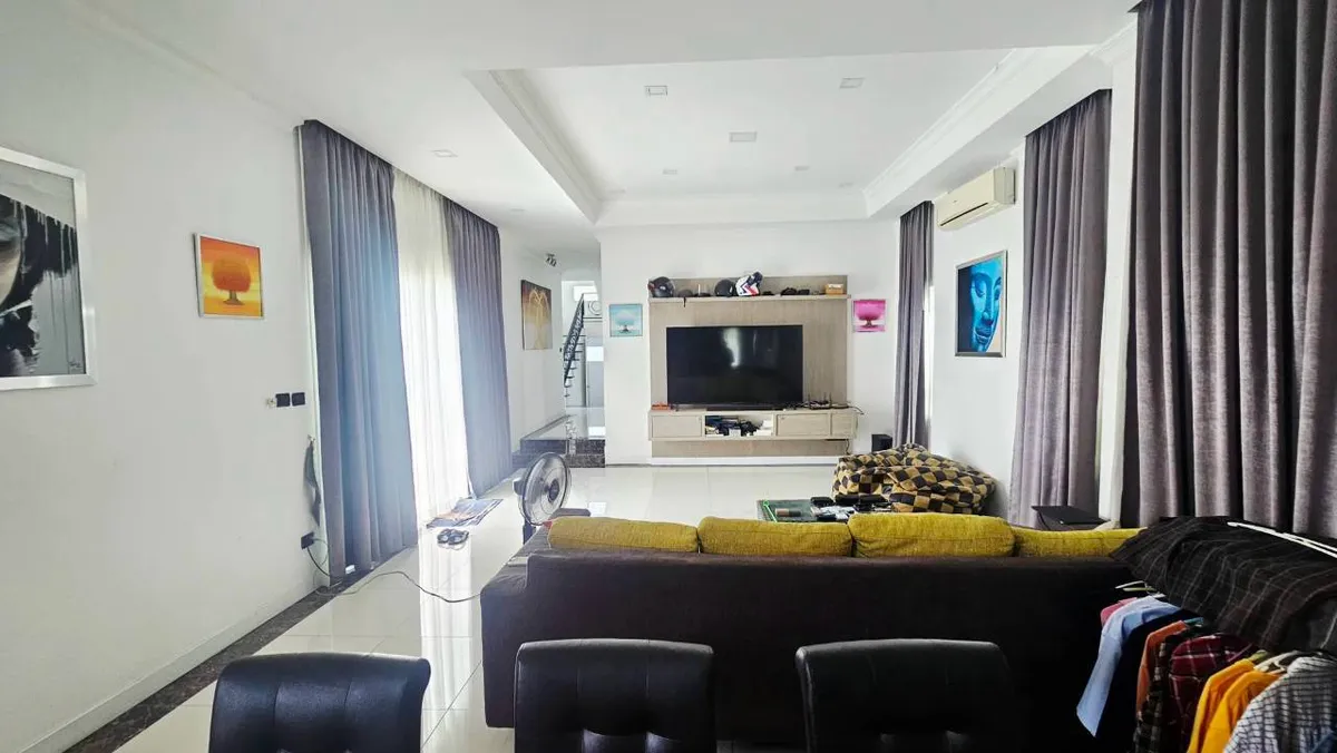 3 Bedroom 4 Bedroom house with private pool photo 7