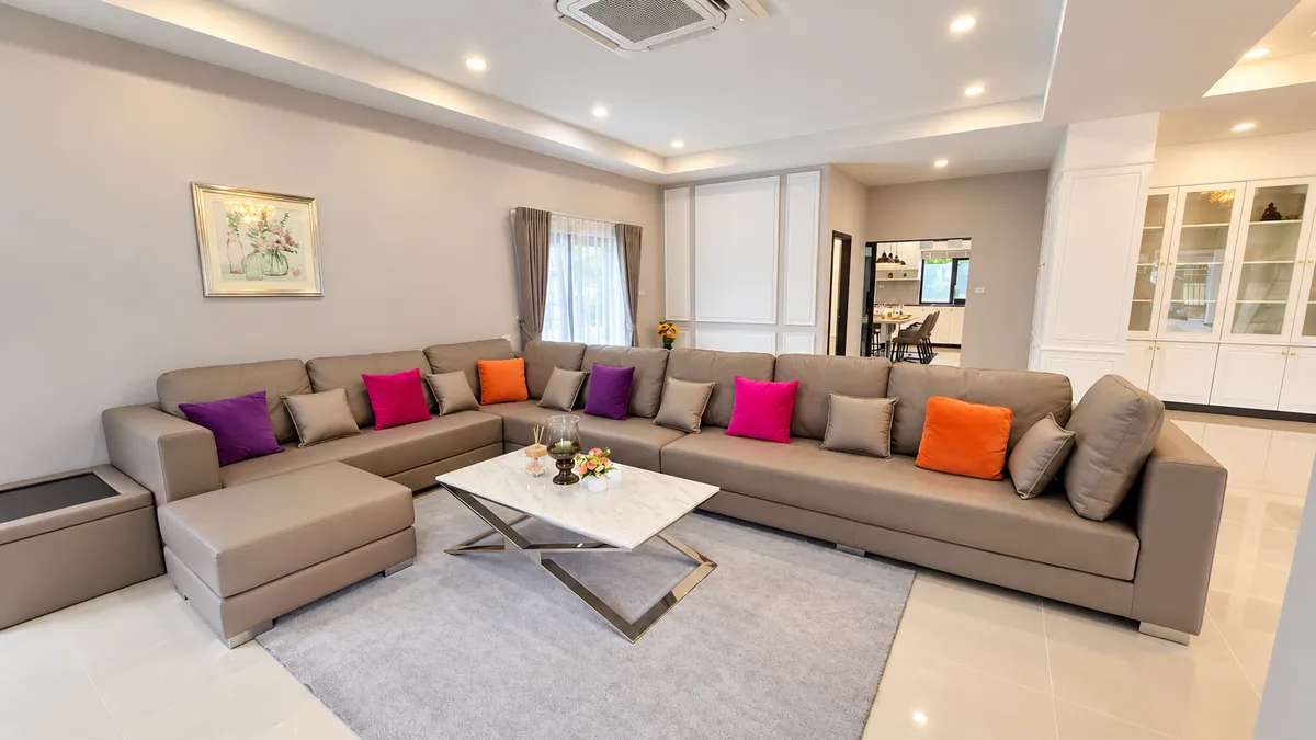 Luxury 4-Bedroom Pool Villa with Guesthouse, 100m from Mabprachan Lake. photo 12
