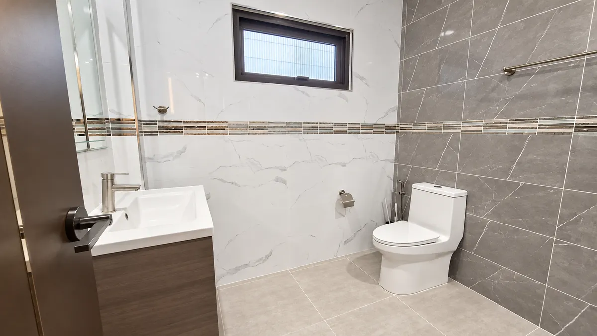 Luxury 4-Bedroom Pool Villa with Guesthouse, 100m from Mabprachan Lake. photo 21