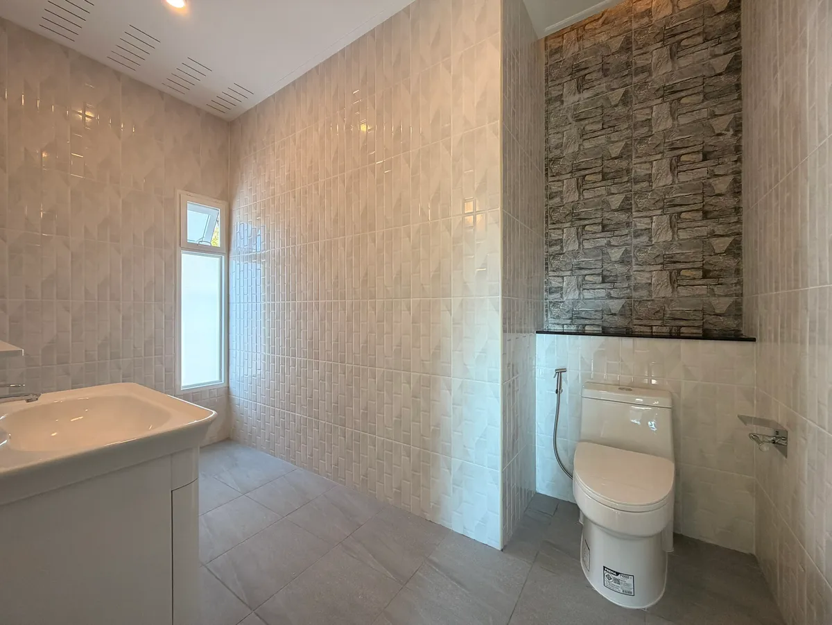 Brand New Modern Villa 3 bedrooms 2 bathrooms in Pong – Near Mabprachan Lake for SALE photo 7